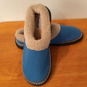 Comfort Ease blue embroidered mule slipper size 6